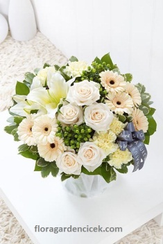 Seramik İçerisinde Soft Kır Çiçekleri